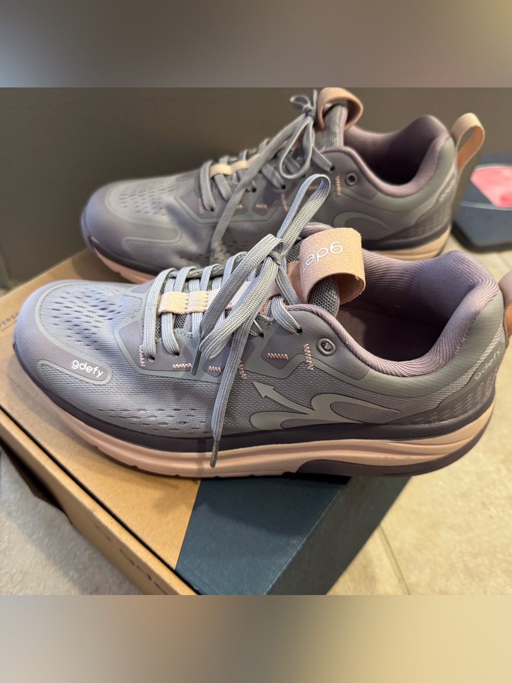 gdefy Women's Gray & Peach Athletic Training Shoes